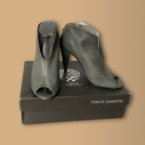 Vince Camuto Gray Heel Shoes Pump Bootie Soft Leather Feminine minimalist SZ 8.5 - Picture 1 of 12